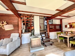 Fernseher, Kamin, Tischfußball