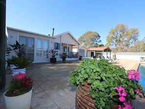 Terrace/patio - CASA VILLA MAR, Ideal house for your holidays near the sea, free wifi, air conditioning optional, private pool, pets allowed, dog’s beach (Delta de l'Ebre)