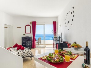 Strykejern/-brett, internettilgang og sengetøy