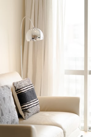 Living area - Warm & Cosy Two-Bedroom Apartment in CBD (Auckland)