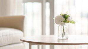 Unclassified image, 5 of 30, button - Warm & Cosy Two-Bedroom Apartment in CBD (Auckland)