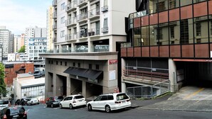 Unclassified image, 4 of 30, button - Warm & Cosy Two-Bedroom Apartment in CBD (Auckland)