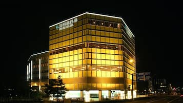 住宿正面 (夜晚)