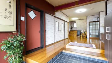 Pintu masuk interior