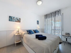 2 bedrooms, iron/ironing board, WiFi