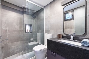Shower, hair dryer, towels - Palermo Soho Jewel with Private Rooftop and BBQ Terrace (Palermo)