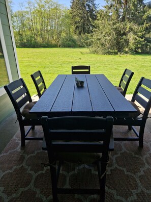 Outdoor dining