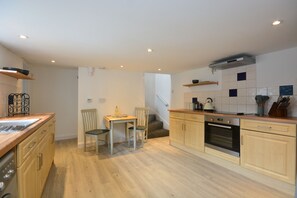 Cottage, Multiple Beds | Private kitchen | Fridge, microwave, oven, stovetop - City Center Quiet Hidden gem (Canterbury)