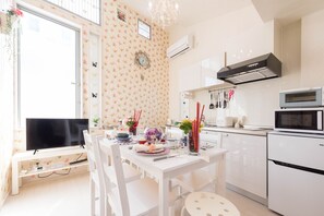 Deluxe Suite, 2 Bedrooms (2nd Floor) | In-room dining - Papillon Paradis Nishi-Shinjuku (Tokyo)