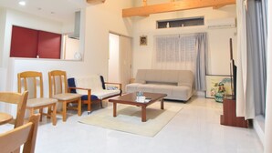 Unclassified image, 2 of 65, button - Tsuruhashi House T (Osaka)