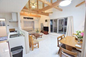 Living room - Tsuruhashi House T (Osaka)