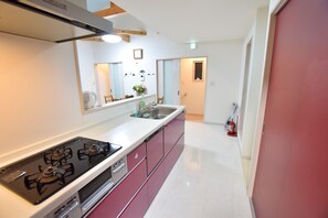 Private kitchen - Tsuruhashi House T (Osaka)