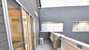 Unclassified image, 3 of 65, button - Tsuruhashi House T (Osaka)