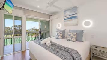 2 habitaciones, tabla de planchar con plancha y cuna de viaje