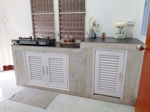 Fridge, coffee/tea maker, electric kettle, cookware/dishes/utensils - Mj Couch 1or2 person in my living room. (.)