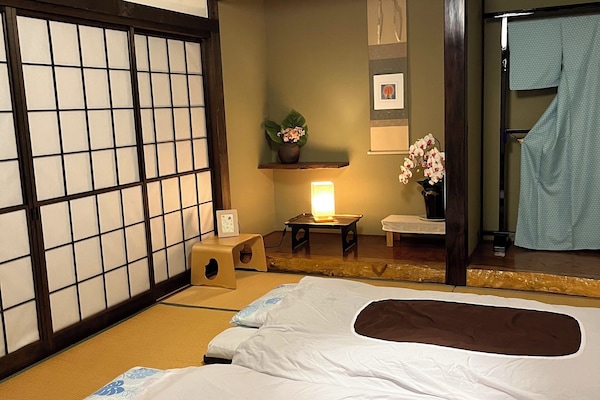 Vakantiehuis in Japanse stijl, 4 slaapkamers (Private villa,Max 16guests,Mitsuba) | 4 slaapkamers, een bureau, een laptopwerkplek, verduisterende gordijnen
