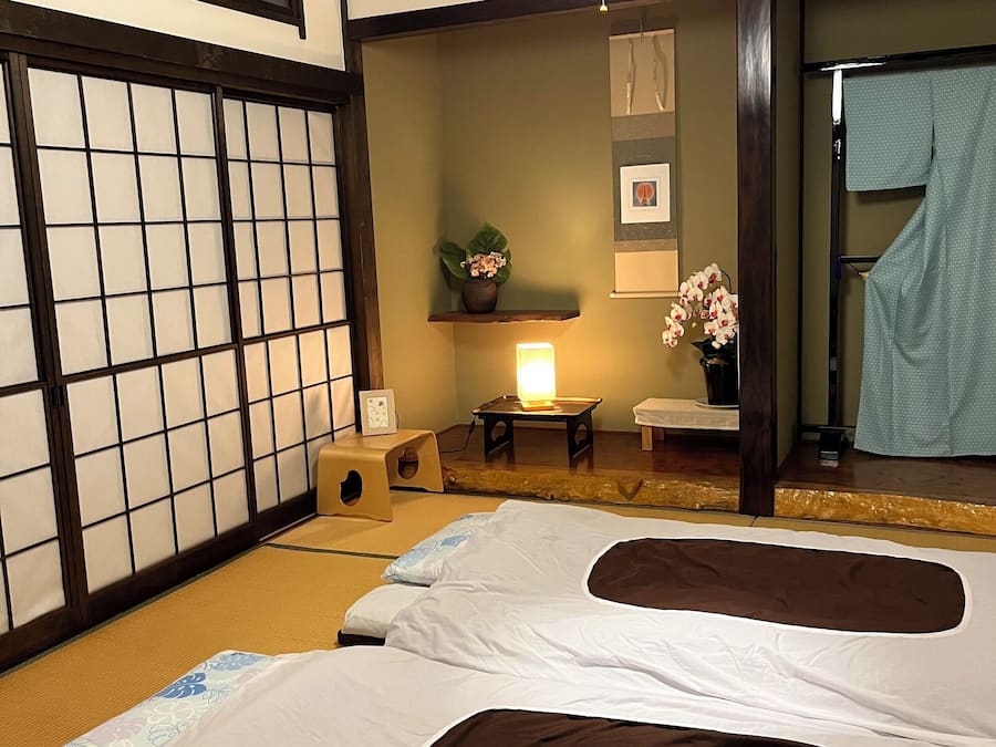 Villa in Japanse stijl, 3 slaapkamers, kitchenette (Private villa,Max 16guests,Mitsuba) | 4 slaapkamers, een bureau, een laptopwerkplek, verduisterende gordijnen