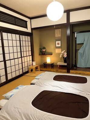 4 bedrooms, desk, laptop workspace, blackout curtains - Mitsuba House (Annaka)