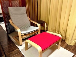 Vila em estilo japonês, 3 quartos, cozinha americana (Private villa,Max 16guests,Mitsuba) | Área de estar | TV 21 polegadas com canais a cabo, mesa de pingue-pongue, brinquedos