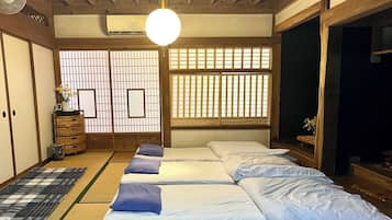 4 habitaciones y espacio para trabajar con laptop