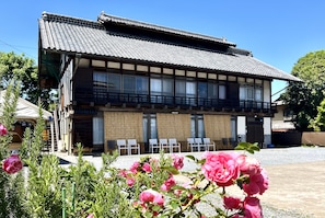 Vakantiehuis in Japanse stijl, 2 slaapkamers, kitchenette, tuin (Private,Max 20 guests,Non Smoking) | Voorkant van accommodatie