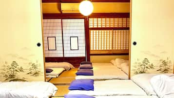 Rumah gaya Jepun , 4 Bedrooms, Refrigerator & Microwave (Private,Max 20 guests,Non Smoking) | 4 bilik tidur, ruang kerja komputer riba, seterika/papan seterika