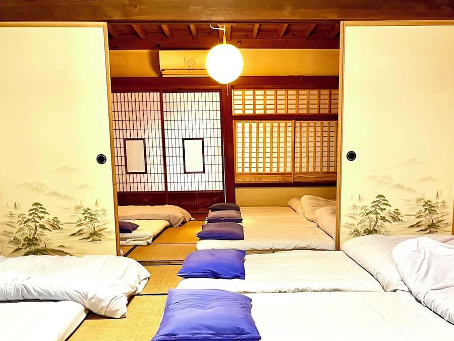 Casa de estilo japonés, 4 habitaciones, frigorífico y microondas (Private,Max 20 guests,Non Smoking) | 4 dormitorios y espacio para trabajar con un portátil