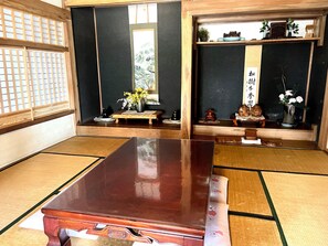 Casa de estilo japonés, 4 habitaciones, en el área del jardín (Private,Max 20 guests,Non Smoking) | 4 habitaciones y espacio para trabajar con laptop 