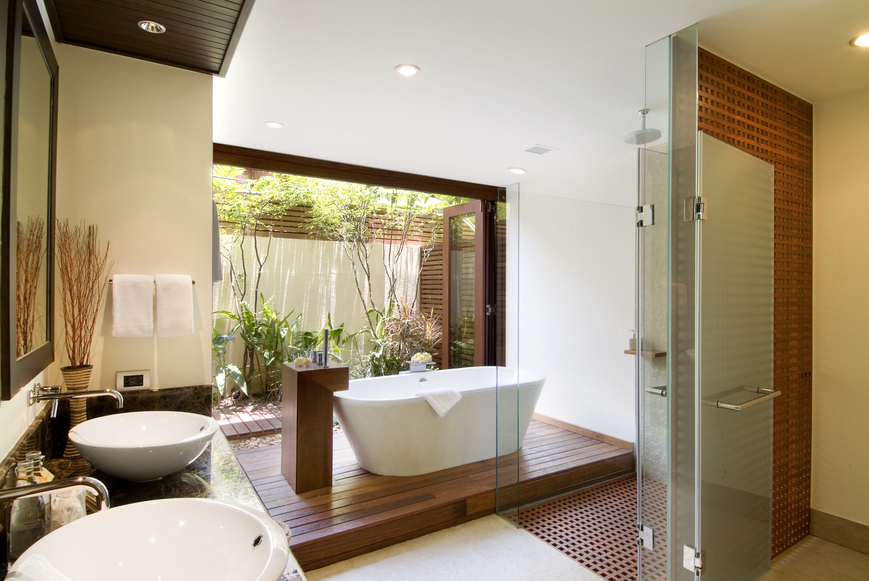 Villa (5 Bedrooms) | Bathroom | Separate bathtub and shower, deep-soaking bathtub, free toiletries