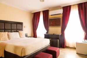 Standard Room | 1 bedroom, premium bedding, in-room safe, desk - Carlisle Hotel (Asaba)