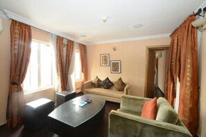 Kamar Klasik | 1 kamar tidur, seprai premium, brankas, dan meja kerja