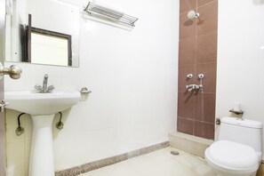 Deluxe Single Room, 2 Bedrooms, Smoking, Slope side | Bathroom | Free toiletries, bathrobes, slippers, electronic bidet - airportprincess (New Delhi)