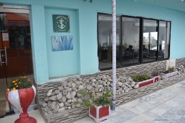 Property entrance - Hotel Blue Rock (Murree)