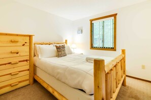 4 slaapkamers, een bureau, internet, beddengoed
