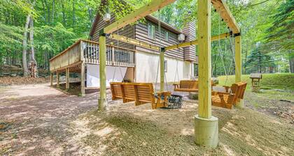 Fire Pit & Games! Secluded Chalet 30 Mi to Montage