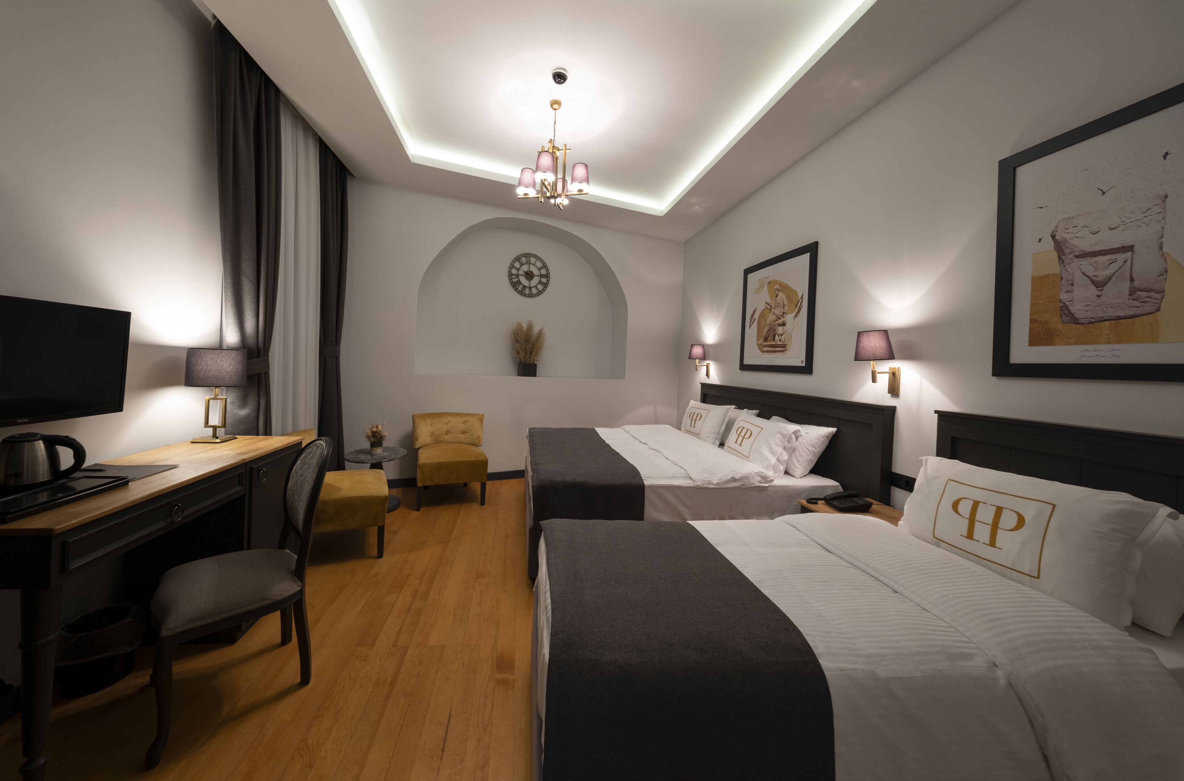 deluxe family suite | 1 bedroom, minibar, in-room safe, individually decorated