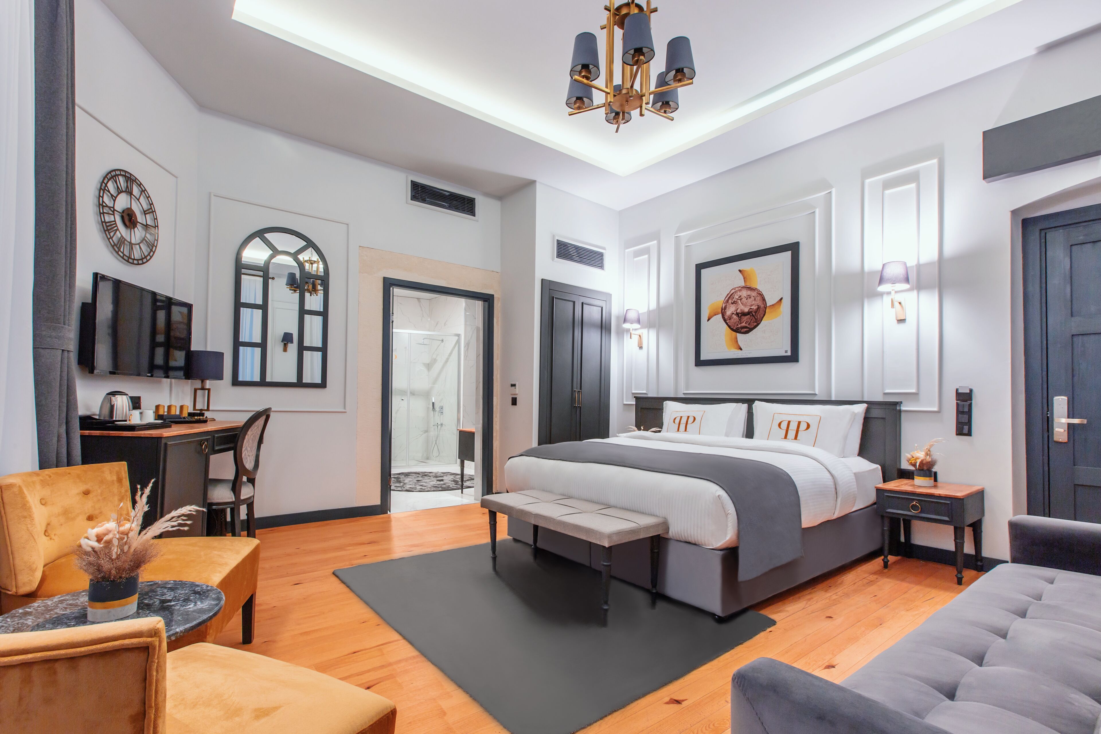 Suite junior | Minibar, caja de seguridad en la habitación y decoración personalizada 