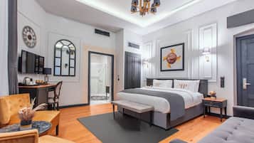 Suite junior | Minibar, caja de seguridad en la habitación y decoración personalizada