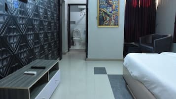 Standard Room | 1 bedroom, in-room safe, desk, laptop workspace