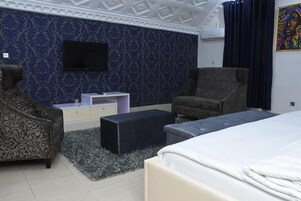 City Room | 1 bedroom, in-room safe, desk, laptop workspace