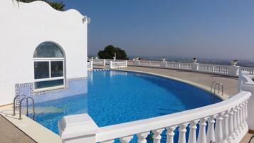 Piscina coperta, piscina all'aperto