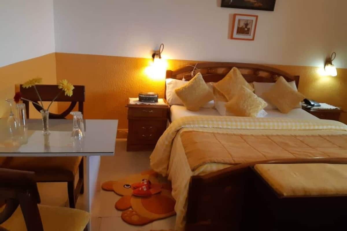 2 bedrooms, minibar, in-room safe, desk
