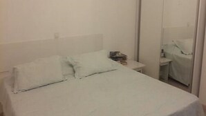 Villa | 1 soverom, skrivebord og sengetøy