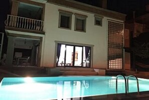 Front of property - evening/night