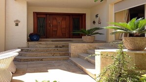 Entrada al alojamiento