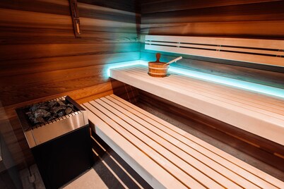 Casa de vacaciones con jacuzzi, sauna, billar, kicker, 6 habitaciones.