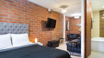 In-room safe, iron/ironing board, WiFi, bed sheets