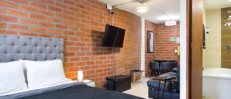 Coffres-forts dans les chambres, fer et planche à repasser, Wi-Fi