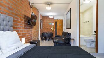 In-room safe, iron/ironing board, WiFi, bed sheets