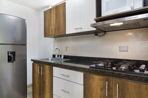Fridge, microwave, coffee/tea maker, blender - STUDIO EXITO HOT TUB (Medellín)
